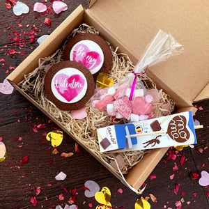 VALENTINES BISCUIT HOT CHOCOLATE GIFT BOX UK DELIVERY